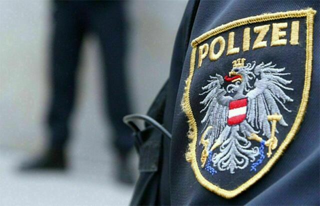 Die Uniformierten nahmen den Mann dann auch vorläufig fest. Gegen die Festnahme soll er sich mit Händen und Füßen gewehrt haben. (Archiv) | Foto: Zeiler