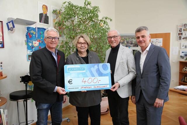 Bürgermeister Bruck an der Leitha Gerhard Weil,
Bürgermeisterin Schwechat Karin Baier, Präsident Volkshilfe Ewald Sacher sowie Geschäftsführer Volkshilfe NÖ KommR Mag. (FH) Gregor Tomschizek