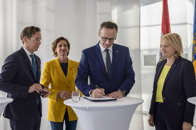 Die politische Einigung stößt jedoch auf Widerstand von Seiten der SPÖ, die das Vorhaben als unangemessen in Zeiten steigender Kosten verurteilt.  | Foto: Koppensteiner