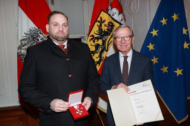 Überreichung des Verdienstzeichen des Landes Salzburg an Herbert Wenger aus Nußdorf am Haunsberg. | Foto: Land Salzburg / Franz Neumayr