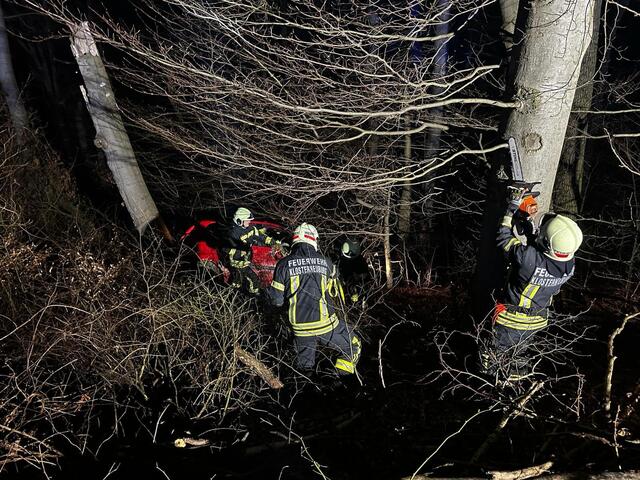 Die Feuerwehr Klosterneuburg stand mit vier Einsatzfahrzeugen und 12 Mitgliedern zwei Stunden lang im Einsatz. | Foto: FF Klosterneuburg