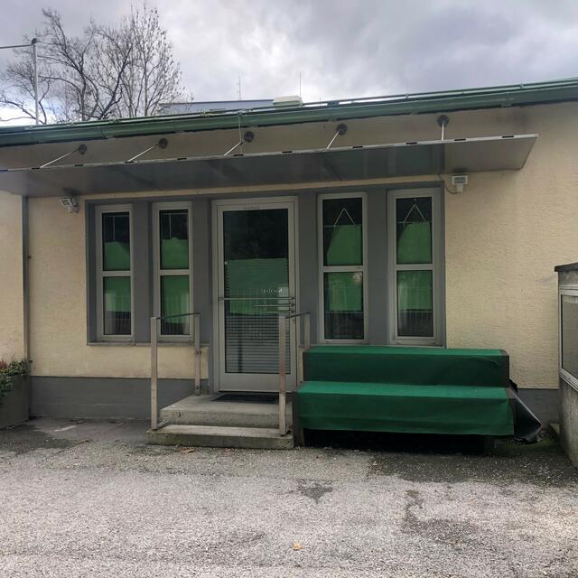 Das "Kerzenstüberl" am Haupteingang des Waldfriedhofs sucht einen neuen Pächter. | Foto: Stadt Villach