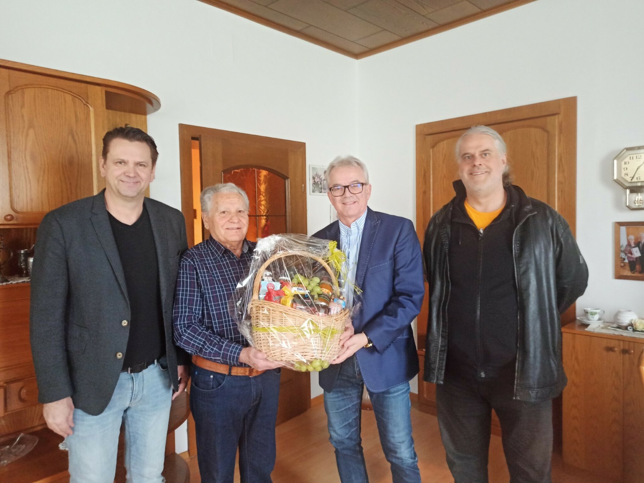 leute-gratulation-zum-90-geburtstag-in-bruck-an-der-leitha-bruck-an