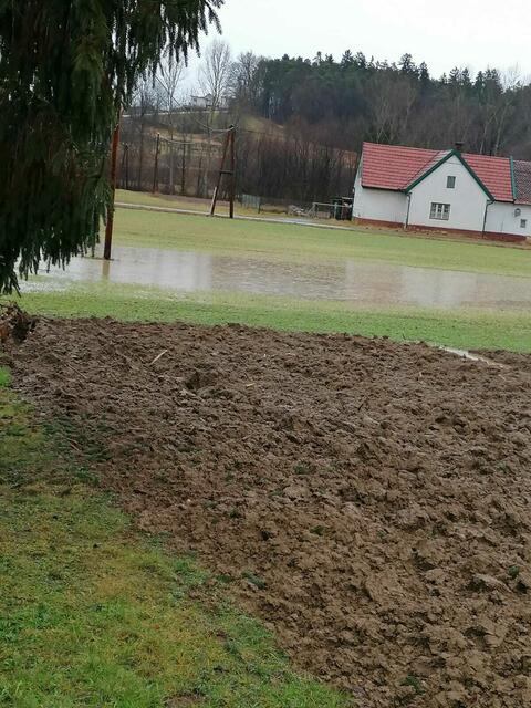 Hoher Wasserstand und Überschwemmungen im betroffenen Gebiet sind laut Bevölkerung keine Seltenheit. | Foto: Meyer 