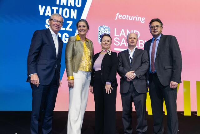 Im Bild: Landeshauptmann Wilfried Haslauer mit Eva Rohde (PMU), Nicole Meisner-Kober (Uni Salzburg), Mario Gimona (PMU) und GF Walter Haas (Innovation Salzburg). | Foto: Land Salzburg/Neumayr/Hofer
