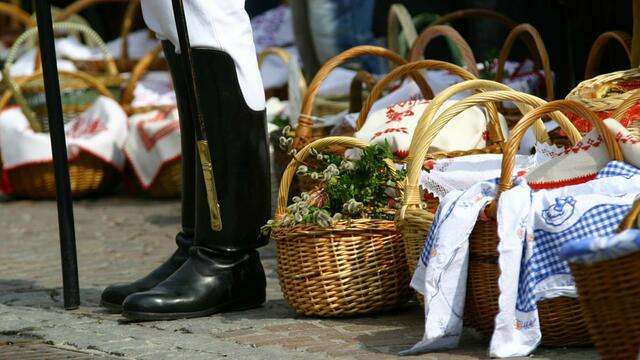 Am Karsamstag findet um 13.00 Uhr auf dem Hauptplatz wieder die Speisensegnung statt. | Foto: Pfarre