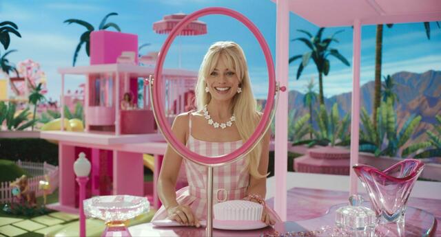 Margot Robbie löste im Movie "Barbie" einen neuen Hype um die blonde Puppe aus. | Foto: 2022 Warner Bros. Entertainment Inc. All Rights Reserved.