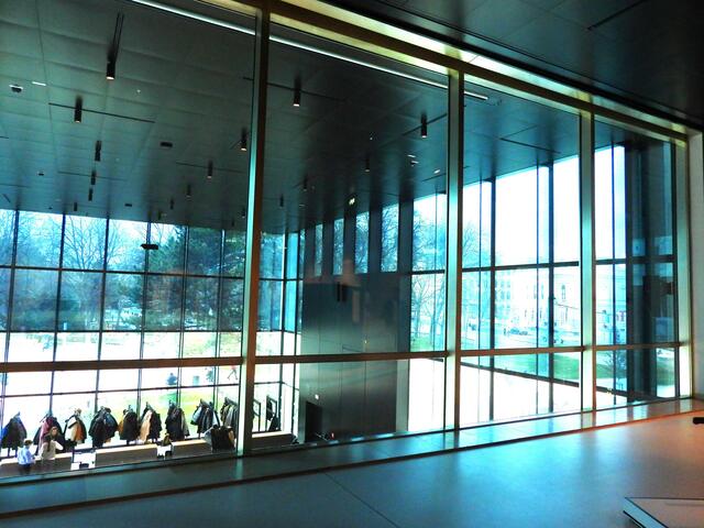 Ausblick aus dem Café im obersten Stockwerk - Karlsplatz, Karlskirche und Resselpark | Foto: Zuzana Kobesova 2024