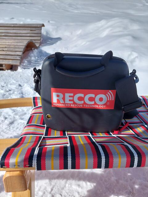 Seit Jänner 2024 ist das Sigebiet Grosseck-Speiereck mit dem RECCO-System ausgestattet. Dieses wird für Übungszwecke und bei EInsätzen im Gelände an die Bergrettung ausgeliehen. | Foto: Jasmin E. Pickl
