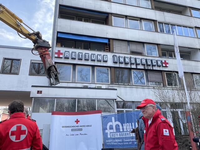 Für das alte Gebäude des Roten Kreuzes Innsbruck hat das letzte Stündlein geschlagen. | Foto: Lisa Kropiunig