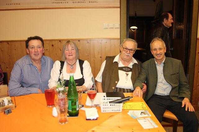 Von rechts: Franz Singer - Bürgermeister von Kirchberg an der Pielach. Daneben nach rechts, der Spartenleitung, Josef und Maria Rathkolb. Ganz rechts, der Vizebürgermeister von Kirchberg/Pielach | Foto: Josef Rathkolb