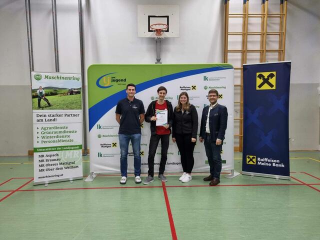 Vorbereitete Rede unter 18 – 5. Platz Felix Auer (Landjugend Tarsdorf)
v.l.n.r. Bezirksleiter Christoph Schnitzinger, Felix Auer, Bezirksleiterin Julia Grill, Bürgermeister Gemeinde Moosbach Josef Reiseder
 | Foto: Bezirkslandjugend Braunau