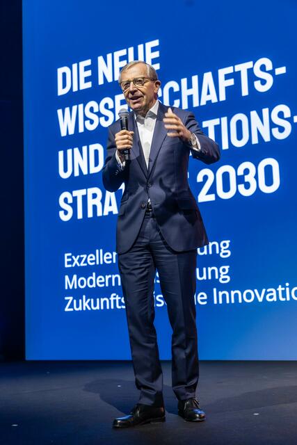 Die Wissenschafts- und Innovationsstrategie Salzburg (WISS 2030) ist ein Teil der Standortstrategie Salzburg 2035 und setzt das europäische Konzept der intelligenten Spezialisierung des Standorts und die wissensgeleitete Regionalentwicklung um. | Foto: Land Salzburg/Neumayr/Hofer