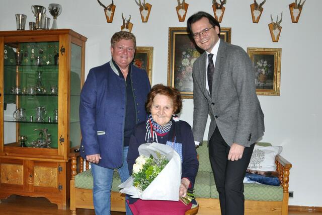 v.l.n.r. GfGR Sabine Figl, Anna Ableidinger, Bürgermeister Bernhard Heinl | Foto: Marktgemeinde Michelhausen