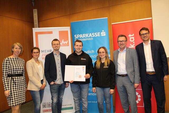 Patrick Hinterkörner belegte mit Futterwerk Platz drei - am Bild mit Partnern der Aktion. | Foto: BRS/Köck