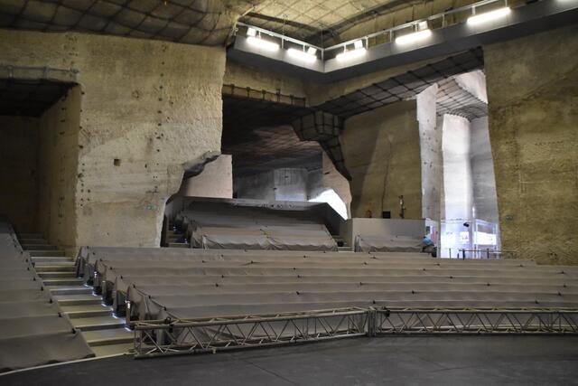 Nur "Gute Sicht-Plätze" im Felsentheater. Die Sitze sind seit der Renovierung beheizbar.  | Foto: RMA Podiwinsky