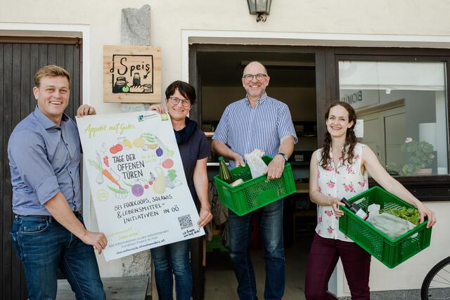 Umwelt- und Klimalandesrat Stefan Kaineder bei der FoodCoop „dSpeis“ in Andorf. | Foto: Land OÖ