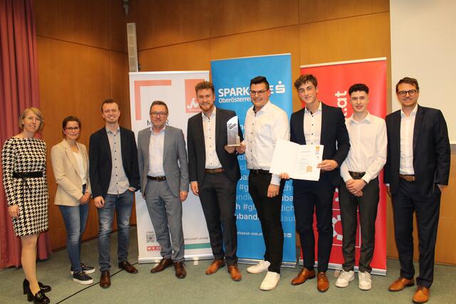 Der erste Platz ging an Crew8-Events - am Bild mit Partnern der Aktion. | Foto: BRS/Köck