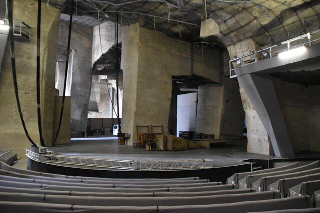 Die Bühne des Felsentheaters im Winterschlaf: Die Vorbereitungen starten. | Foto: RMA Podiwinsky