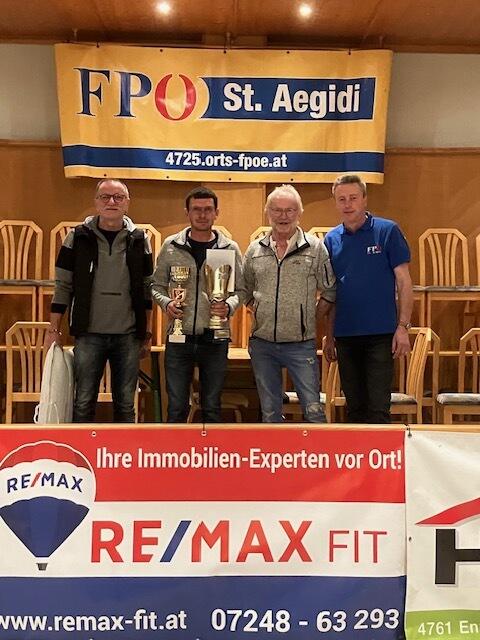 Die Hauptrundensieger – v. l.: Harald Adlmannseder (3. Platz), Sven Klement (1. Platz), Günther Leitner (2. Platz) und FPÖ-Ortsparteiobmann Anton Hamedinger | Foto: FPÖ St. Aegidi
