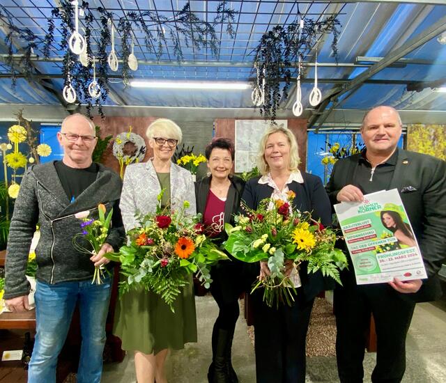 Alexander Korner, BGMin Ulrike Schachner, Gertrude Korner, LAbg. SPNÖ-Frauenvorsitzende Elvira Schmidt, NR BGM a.D. Alois Schroll

  | Foto: Michael Farthofer