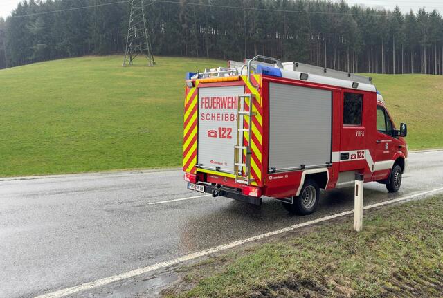 Im Kreuzungsbereich der Bundesstraße 22 kollidierte ein Auto mit einem Lastkraftwagen. | Foto: Doku NÖ