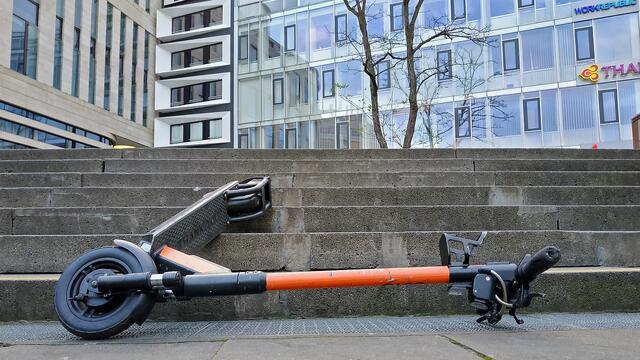 Aus noch unbekannter Ursache kam der 17-Jährige auf der Fürbergstraße in der Stadt Salzburg in Richtung Schallmooser Hauptstraße Donnerstagnachmittag zu Sturz und kollidierte dabei mit einem Verkehrszeichen. (Symbolbild) | Foto: pixabay.com