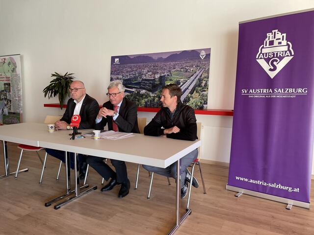 Bürgermeister Harald Preuner (m.), Austria-Präsident Claus Salzmann (l.)und Austria-Obmann David Rettenbacher (r.). | Foto: Thomas Fuchs
