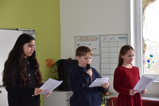 Feierliche Eröffnung des Zubaus der Volksschule in Wieselburg: Die Schüler modertierten die Eröffnungsfeier auf meisterliche Art und Weise. | Foto: Roland Mayr