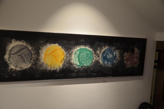 "Planemos blicken durch schwarze Wolken"