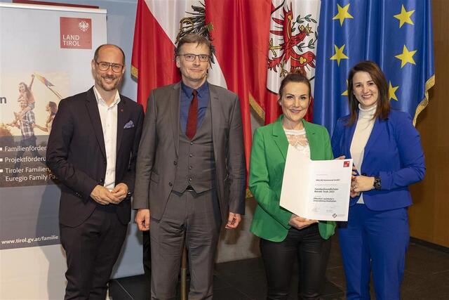 Wirtschaftslandesrat Mario Gerber, Hall AG Vorstandsvorsitzender Christian Holzknecht, Simone Felderer und Familienlandesrätin Astrid Mair | Foto: © Land Tirol/Die Fotografen