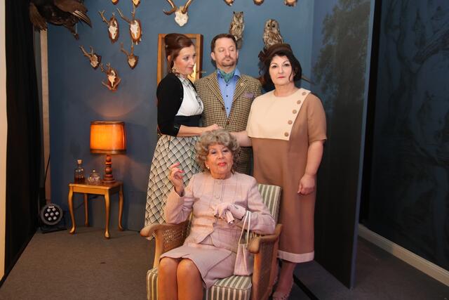 „Queen“ Sigrun Wagner, mit Brigitte Voggenberger, Markus Fallenegger und Claudia Hölzl.