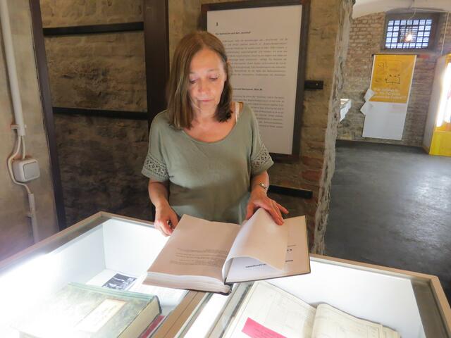 Die Gedenkstätte Karajangasse beschäftigt sich mit dem Schicksal zahlreicher Jüdinnen und Juden.  | Foto: Sabine Krammer