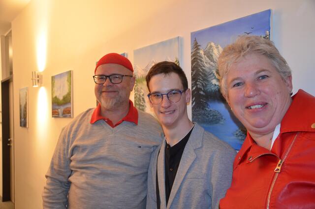 Sebastian Santner mit Heinz und Monika Wegscheider