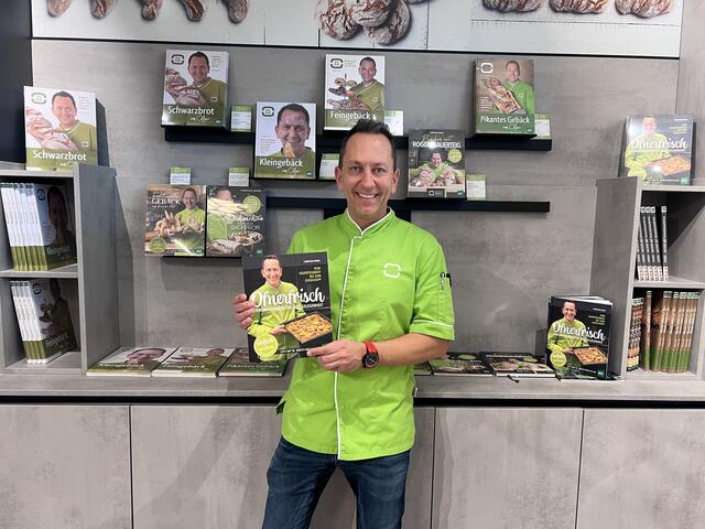 Christian Ofner präsentiert sein neue Backbuch "Ofnerfrisch". | Foto: C. Ofner