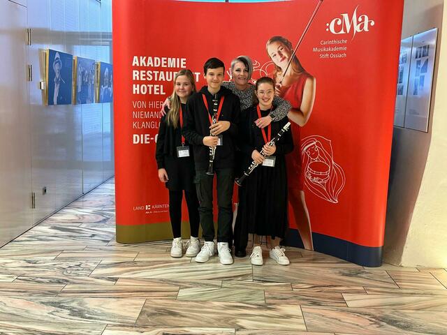 Klario (AG II, Klarinette) mit Paul Apich, Sarah Schatz und Franziska Zarfl - 3.Preis