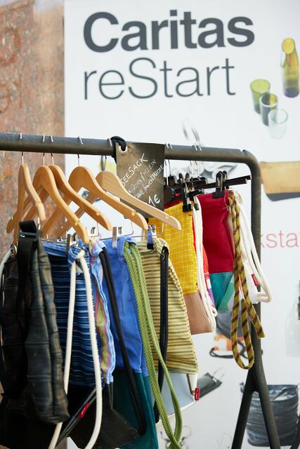 Bei restart werden Wegwerfmaterialien in stylische Gebrauchsgestände verwandelt. | Foto: Johannes Hloch