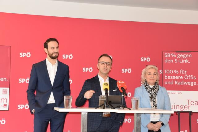 Die Stadt-SPÖ unter Bernhard Auinger (Mitte) will den Bürgermeistersessel erobern. | Foto: Philip Steiner