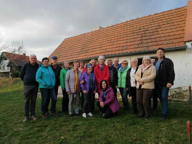 Die "Bunte Wandergruppe" Großpetersdorf verbrachte einen schönen Nachmittag am Csaterberg. | Foto: Oskar Wachholder