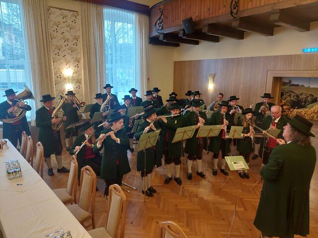 Zum Empfang spielten die Gastgeber, die Musikkapelle der Roto Frank und der Marktgemeinde Kalsdorf, unter der Leitung von Shorty Kemmer auf. | Foto: privat