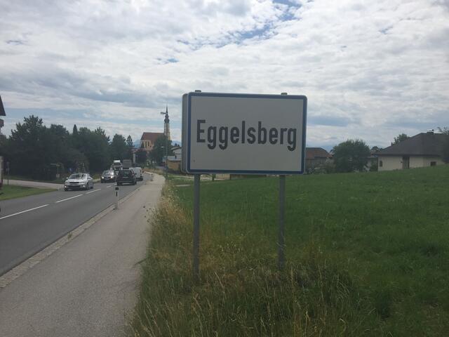 Trotz großangelegter Fahndung konnte gestern ein Autoknacker entkommen. Die Polizei Eggelsberg bittet um Hinweise. | Foto: BezirksRundSchau