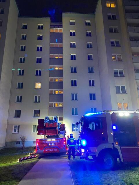 Die Wiener Feuerwehr kämpfe von 8. auf 9. März gegen die Flammen eines Kellerbrands in Simmering.  | Foto: Stadt Wien/Feuerwehr