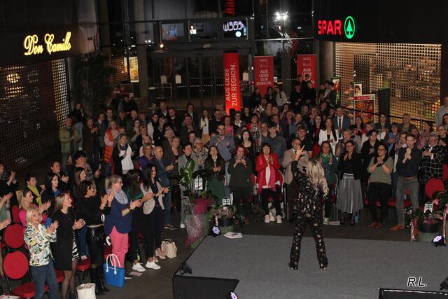 Das WEZ bebte, als Natalie Holzner ihre Songs zum Besten gab. | Foto: René Lederer