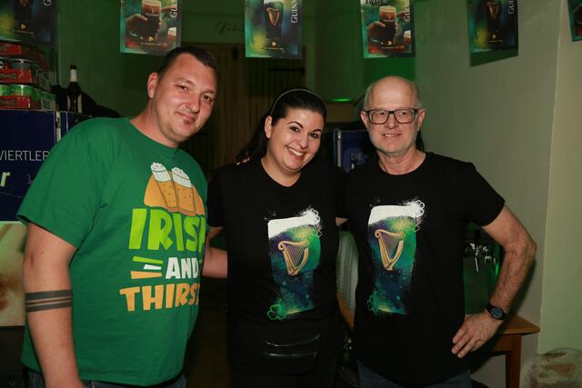 Joe, Elfi, und Roman versorgten die Gäste an der Bar | Foto: Thomas Fischer/zema-medien.de