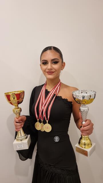 Edita Hasani aus Obersiebenbrunn ist dreifache Österreichische Meisterin in Solo-Damen. | Foto: L. Hasani