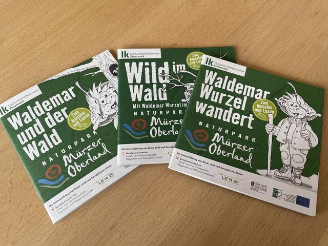 Die drei Bücher mit Waldemar Wurzel: "Waldemar und der Wald", "Wild im Wald", "Waldemar Wurzel wandert". | Foto: Koidl