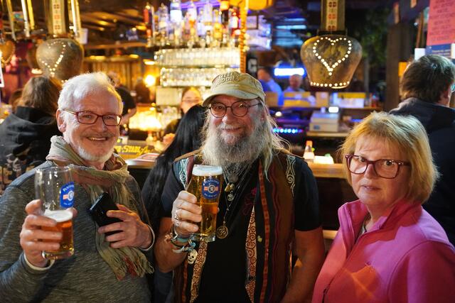 Werner Schweiger, Wilfried Scherzer und Karin Prenner genossen den Musikabend.