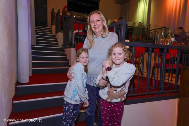 Sarah mit Mama Vera und Nadine aus Fischamend. | Foto: www.cine-motion.at / Ivanek