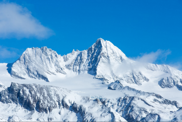 Die beiden Alpinisten wurden zur Untersuchung in Krankenhaus Lienz gebracht. (Symbolbild) | Foto: stock.adobe.com | carinthian