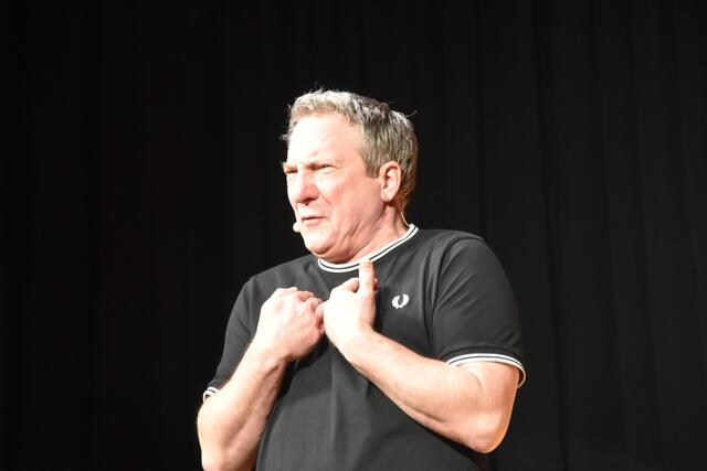 Robert "Der Kaiser" Palfrader stand diesmal "Allein" auf der Bühne. | Foto: Michael Strini